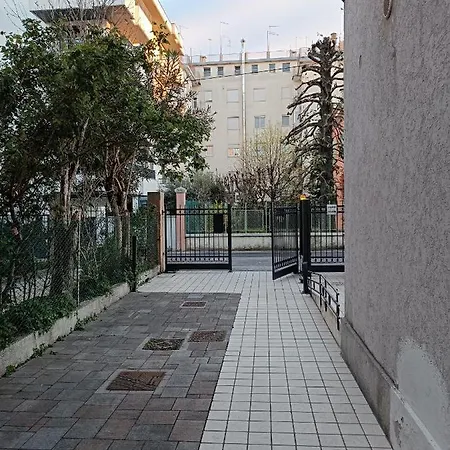With Children In Venice Apartment