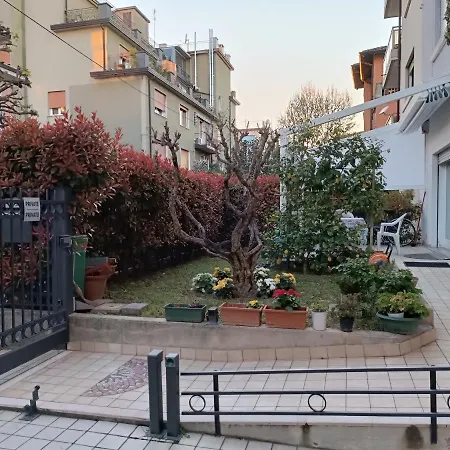 With Children In Venice *