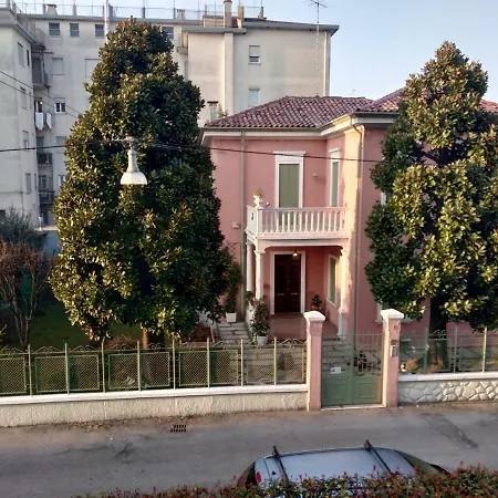 Apartament With Children In Venice