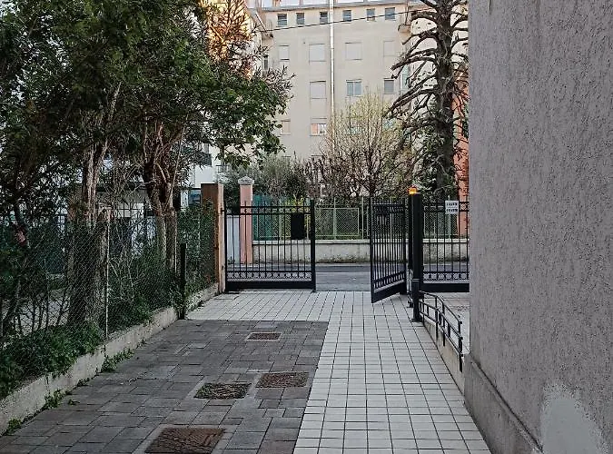 With Children In Venice Apartment