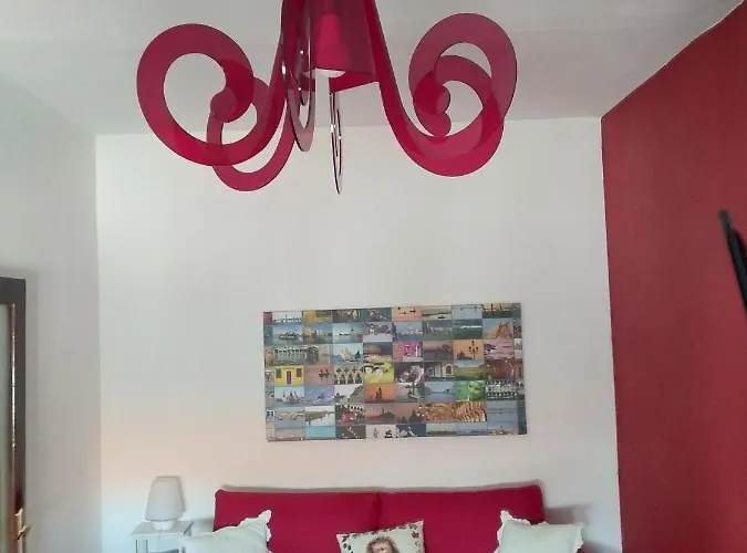 With Children In Venice Apartment *