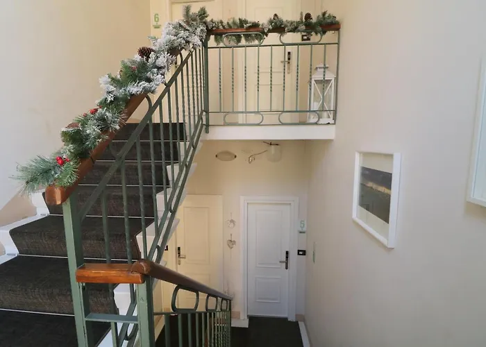 With Children In Venice Apartment *