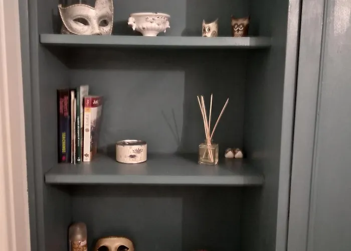 With Children In Venice Apartment