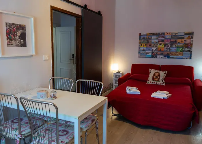 With Children In Venice Apartment *