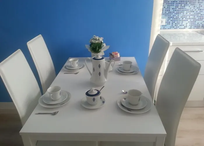 With Children In Venice Apartment *