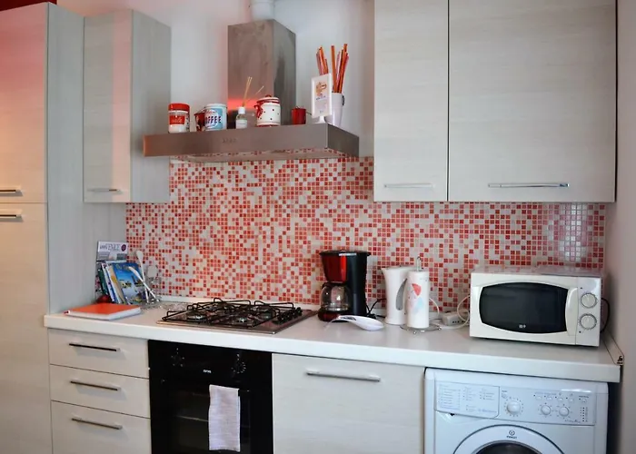 With Children In Venice Apartment *