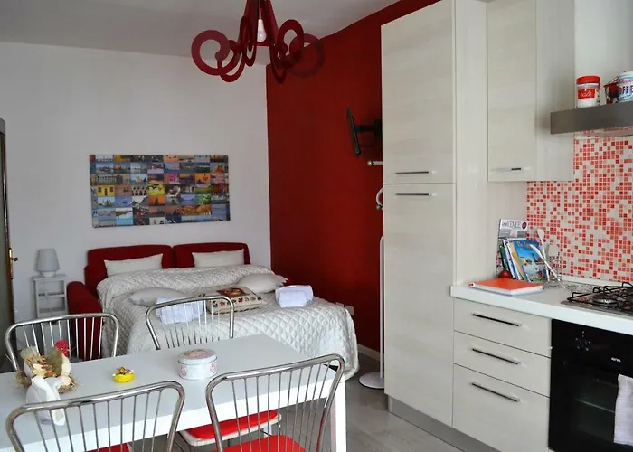 With Children In Venice Apartment *