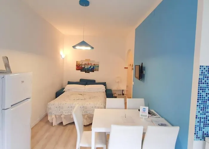 With Children In Venice Apartment